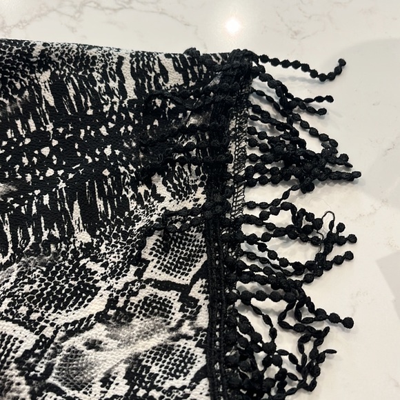 Gorgeous black and white patterned beaded tunic dress. Showstopper! - Picture 7 of 7